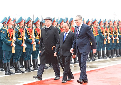 Le Premier ministre Nguyen Xuan Phuc est arrivé à Moscou - ảnh 1